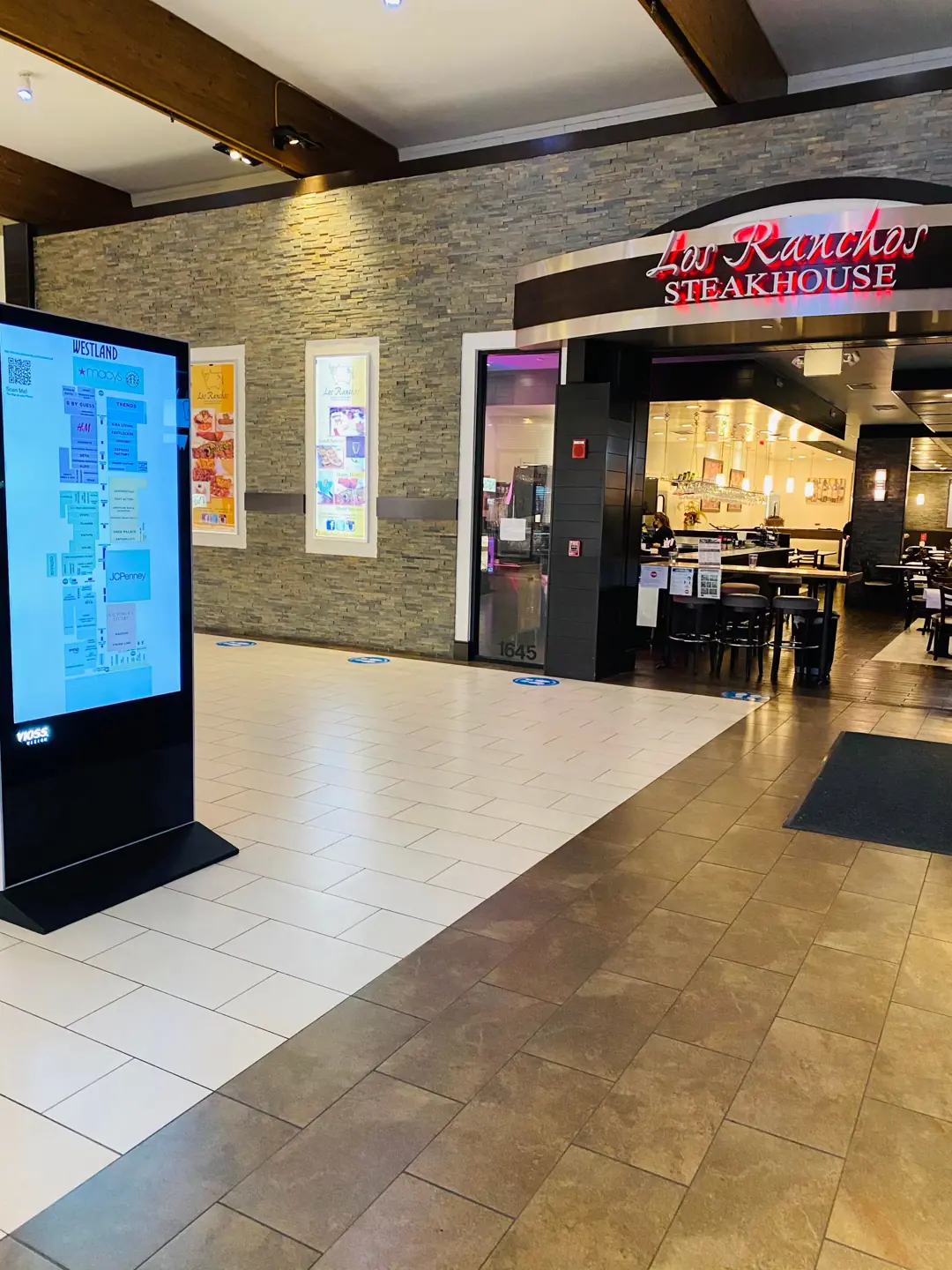 Red publicitaria DOOH de Twenty Twenty Media para marcas y agencias en Florida