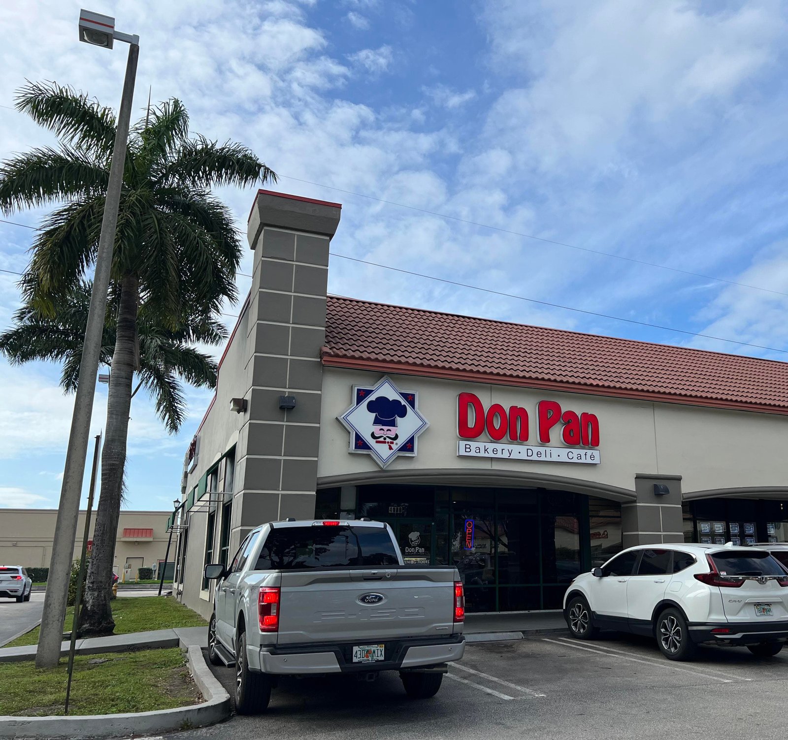 Pantallas digitales dentro de Don Pan Doral