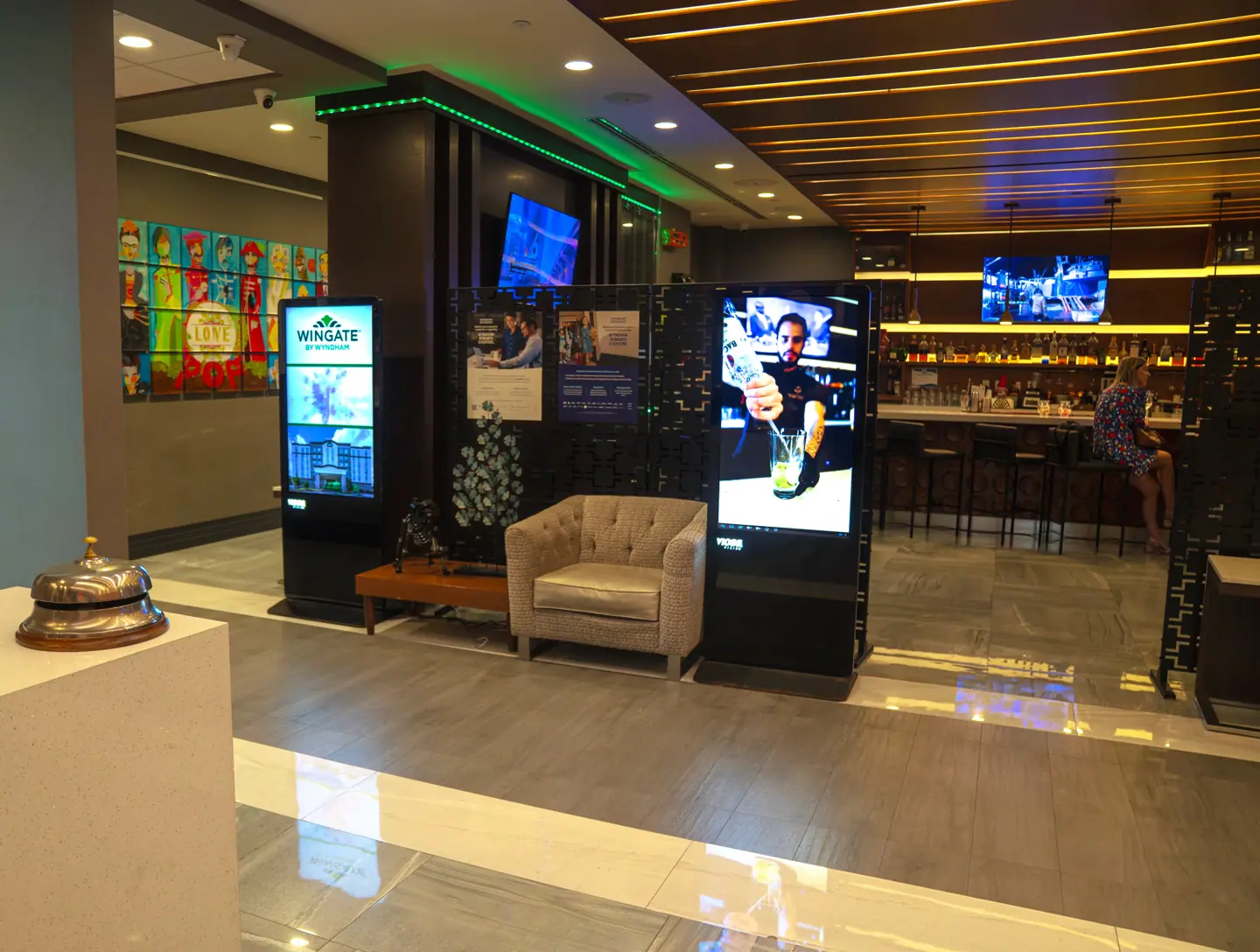 Billboard y pantalla digital DOOH en el hotel Wingate by Wyndham en Doral, Miami